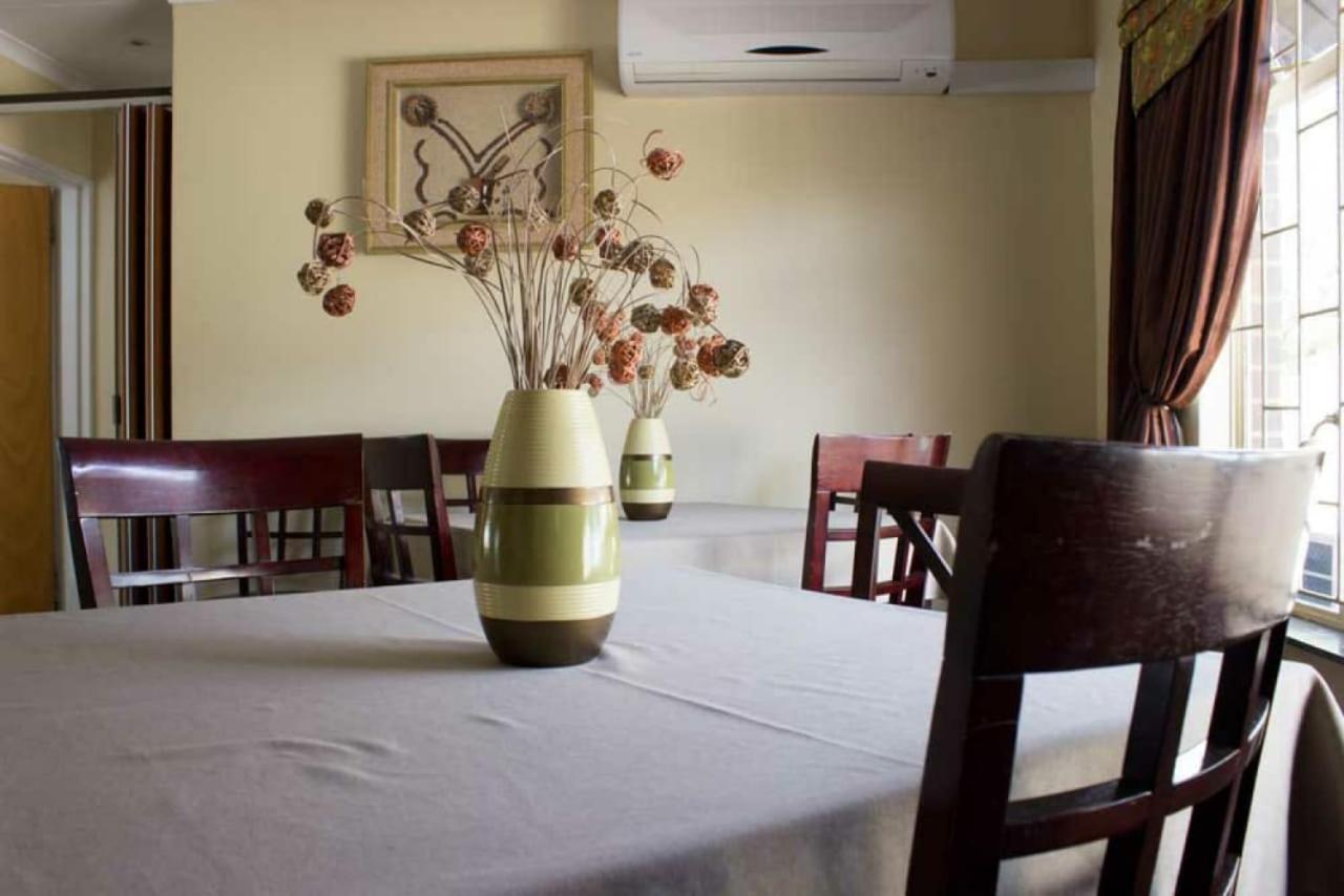 Ebony And Ivory Guesthouse Bloemfontein Exterior photo